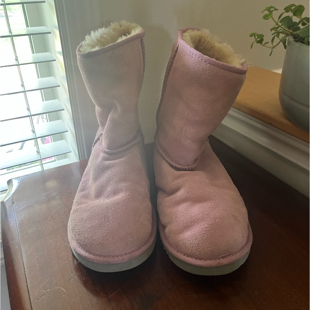 Pink uggs - Picture 3 of 4